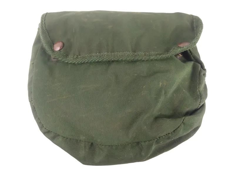 Foto de um(a) Militaria - Porta Marmita de Campanha Militar - Exército Brasileiro, da categoria de Outras militarias. Militaria - Porta Marmita de Campanha Militar - Exército Brasileiro Feito de Nylon Marcação: CCS (Companhia de Comando e... Mostrado de uma perspectiva diferente. Vendido no marketplace Trésors.