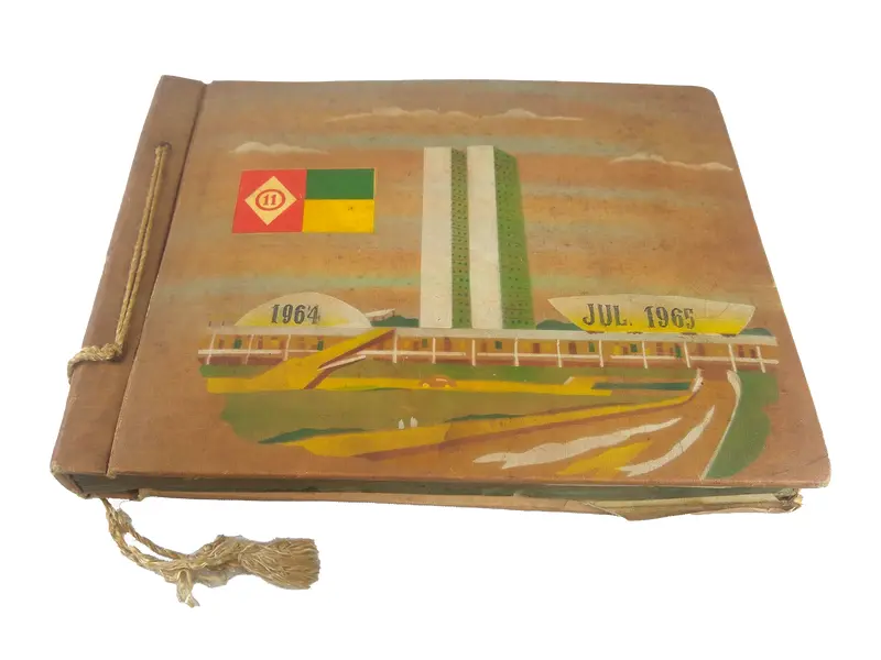 Foto de um(a) Militaria - Álbum de fotografia Exército Brasileiro - Polícia do Exército de Brasília 1964 - 1965, da categoria de Outras militarias. Militaria - Álbum de fotografia Exército Brasileiro - Polícia do Exército de Brasília 1964 - 1965 Álbum com 70 fotos... Vendido no marketplace Trésors.