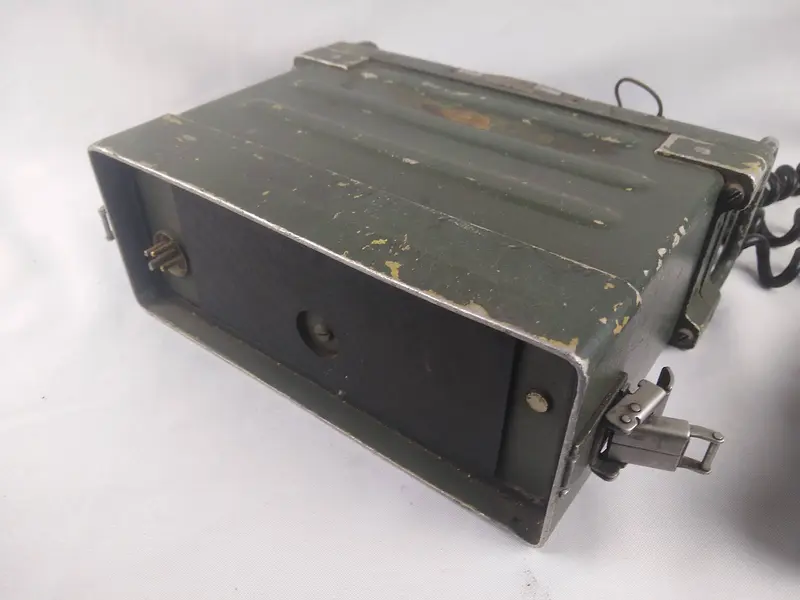 Foto de um(a) Rádio Militar Ry-20 Exército Brasileiro 1984 Original, da categoria de Outras militarias. Rádio Militar Ry-20 Exército Brasileiro 1984 Original Detalhes do Produto: - Ano de Fabricação: 1984 - Modelo: RY-20 - Uso:... Mostrado de uma perspectiva diferente. Vendido no marketplace Trésors.
