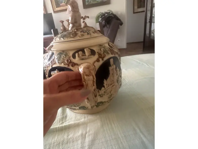 Foto de um(a) Vaso de porcelana Alemã, da categoria de Vasos. Vaso de porcelana Alemã – antigo, década de 1920/30 Elegante vaso em porcelana alemã, marcado na base com a inscrição “Made... Mostrado de uma perspectiva diferente. Vendido no marketplace Trésors.