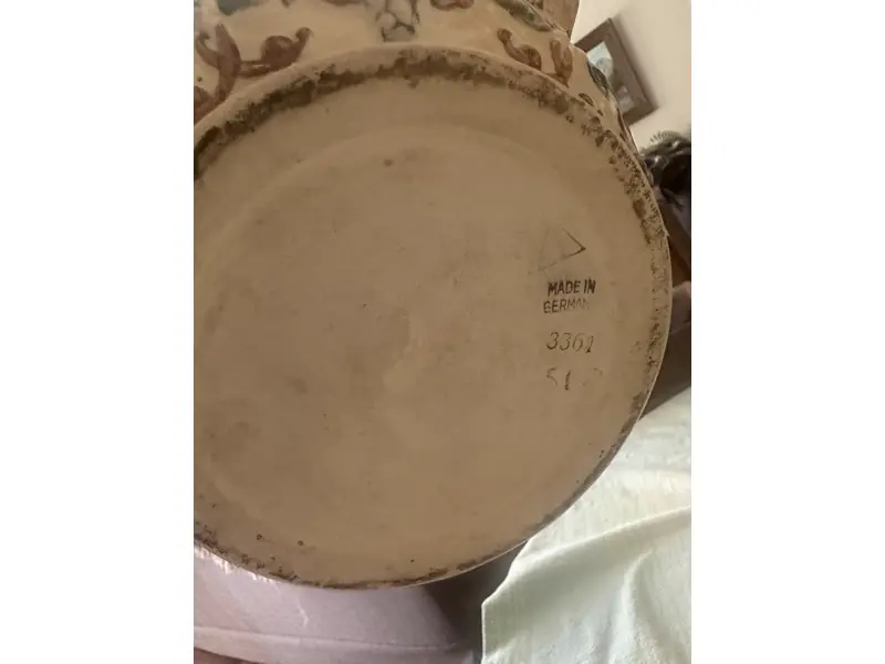 Foto de um(a) Vaso de porcelana Alemã, da categoria de Vasos. Vaso de porcelana Alemã – antigo, década de 1920/30 Elegante vaso em porcelana alemã, marcado na base com a inscrição “Made... Mostrado de uma perspectiva diferente. Vendido no marketplace Trésors.