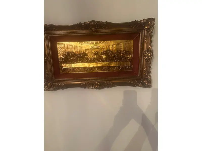 Foto de um(a) Quadro A Última Ceia, da categoria de Objetos de parede esculturais. Peça decorativa em relevo metálico dourado, representando a célebre obra “A Última Ceia”, de Leonardo da Vinci. Moldura... Mostrado de uma perspectiva diferente. Vendido no marketplace Trésors.