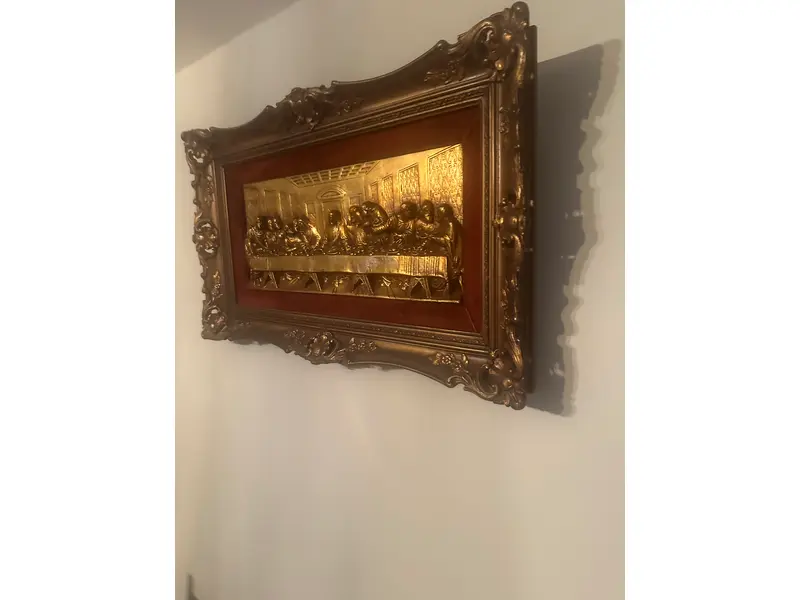 Foto de um(a) Quadro A Última Ceia, da categoria de Objetos de parede esculturais. Peça decorativa em relevo metálico dourado, representando a célebre obra “A Última Ceia”, de Leonardo da Vinci. Moldura... Mostrado de uma perspectiva diferente. Vendido no marketplace Trésors.