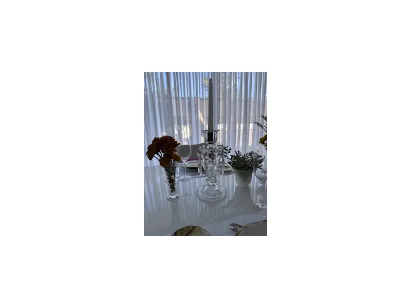 Foto de um(a) Par de castiçais - BACCARAT séc XIX, da categoria de Castiçais. Par de castiçais franceses, séc. XIX, Baccarat, translúcido, base com borda em perolados, copo para vela com gotas e... Mostrado de uma perspectiva diferente. Vendido no marketplace Trésors.