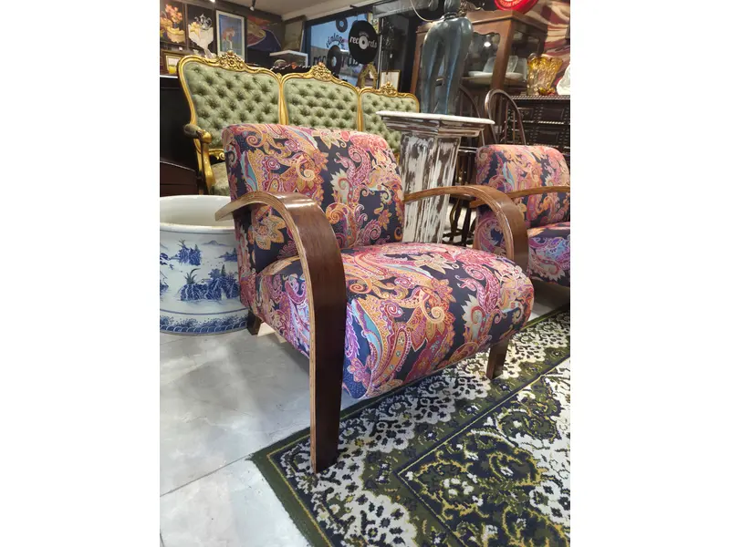 Foto de um(a) Poltrona Deco Fernando Jaeger – Design Inspirado nas Clássicas Poltronas Vintage da Móveis Cimo, da categoria de Poltronas. Fernando Jaeger, esta poltrona traduz a elegância do design Deco com forte inspiração nas icônicas poltronas vintage da... Mostrado de uma perspectiva diferente. Vendido no marketplace Trésors.