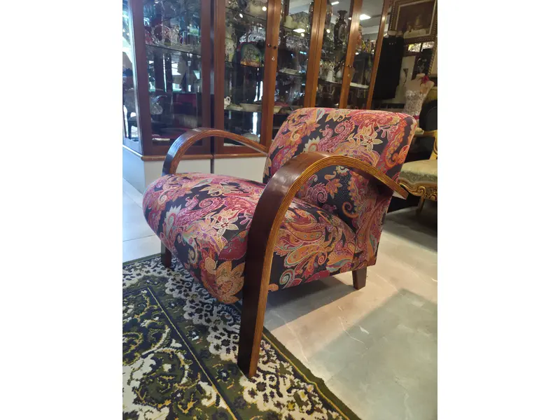 Foto de um(a) Poltrona Deco Fernando Jaeger – Design Inspirado nas Clássicas Poltronas Vintage da Móveis Cimo, da categoria de Poltronas. Fernando Jaeger, esta poltrona traduz a elegância do design Deco com forte inspiração nas icônicas poltronas vintage da... Mostrado de uma perspectiva diferente. Vendido no marketplace Trésors.