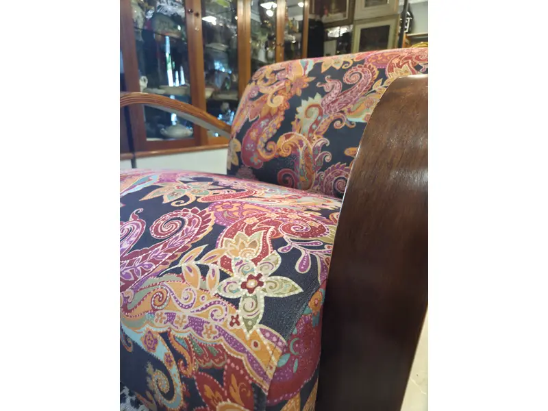 Foto de um(a) Poltrona Deco Fernando Jaeger – Design Inspirado nas Clássicas Poltronas Vintage da Móveis Cimo, da categoria de Poltronas. Fernando Jaeger, esta poltrona traduz a elegância do design Deco com forte inspiração nas icônicas poltronas vintage da... Mostrado de uma perspectiva diferente. Vendido no marketplace Trésors.