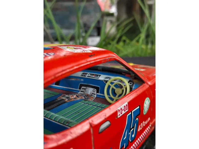 Foto de um(a) Carro Brinquedo Mitsubishi Galant GTO 1970 – Miniatura Clássica de Época, da categoria de Carros e caminhões de brinquedo. Carro brinquedo lendário Mitsubishi Galant GTO 1970, ícone esportivo japonês dos anos 70. Peça vintage, linhas marcantes e... Mostrado de uma perspectiva diferente. Vendido no marketplace Trésors.