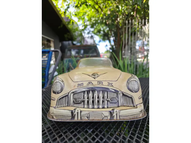 Foto de um(a) Carrinho Americano Marx Sportster, da categoria de Carros e caminhões de brinquedo. Autêntico carrinho americano da renomada fabricante Marx, produzido entre as décadas de 1940 e 1950. Peça original de época,... Mostrado de uma perspectiva diferente. Vendido no marketplace Trésors.