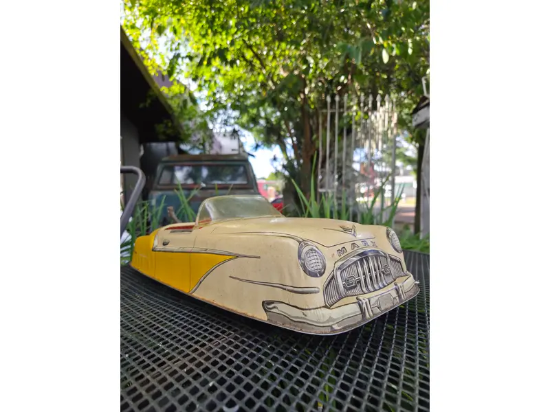 Foto de um(a) Carrinho Americano Marx Sportster, da categoria de Carros e caminhões de brinquedo. Autêntico carrinho americano da renomada fabricante Marx, produzido entre as décadas de 1940 e 1950. Peça original de época,... Mostrado de uma perspectiva diferente. Vendido no marketplace Trésors.