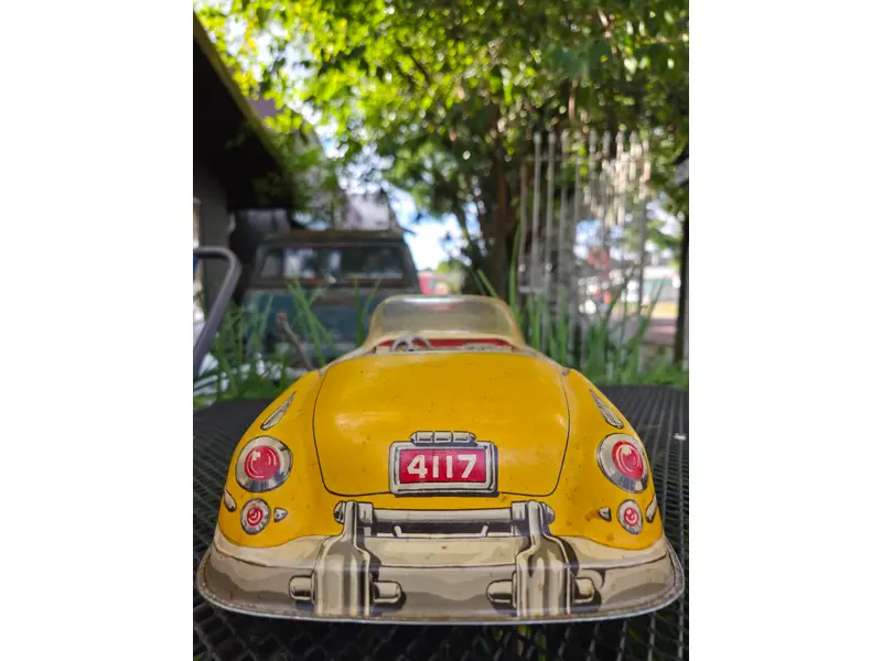 Foto de um(a) Carrinho Americano Marx Sportster, da categoria de Carros e caminhões de brinquedo. Autêntico carrinho americano da renomada fabricante Marx, produzido entre as décadas de 1940 e 1950. Peça original de época,... Mostrado de uma perspectiva diferente. Vendido no marketplace Trésors.