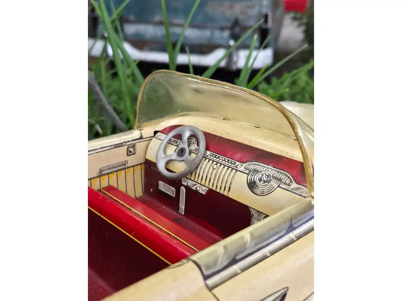 Foto de um(a) Carrinho Americano Marx Sportster, da categoria de Carros e caminhões de brinquedo. Autêntico carrinho americano da renomada fabricante Marx, produzido entre as décadas de 1940 e 1950. Peça original de época,... Mostrado de uma perspectiva diferente. Vendido no marketplace Trésors.