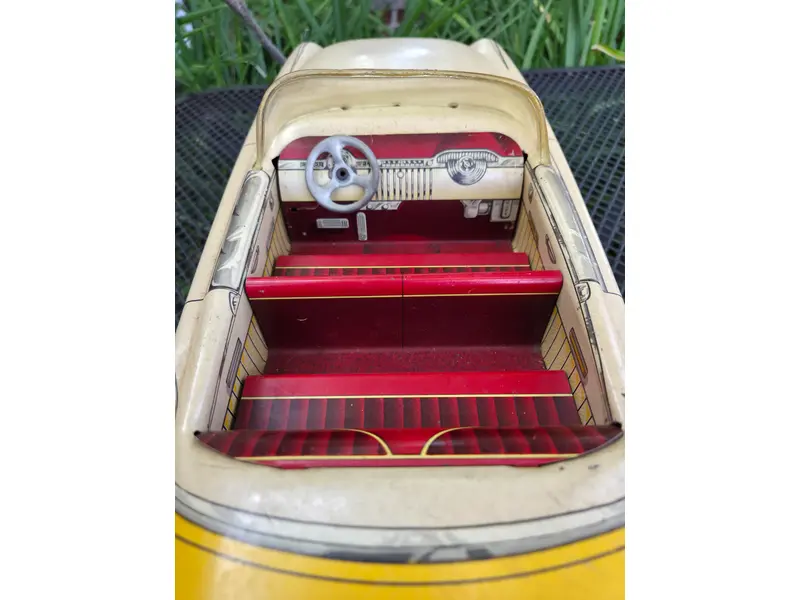 Foto de um(a) Carrinho Americano Marx Sportster, da categoria de Carros e caminhões de brinquedo. Autêntico carrinho americano da renomada fabricante Marx, produzido entre as décadas de 1940 e 1950. Peça original de época,... Mostrado de uma perspectiva diferente. Vendido no marketplace Trésors.