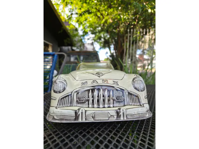 Foto de um(a) Carrinho Americano Marx Sportster, da categoria de Carros e caminhões de brinquedo. Autêntico carrinho americano da renomada fabricante Marx, produzido entre as décadas de 1940 e 1950. Peça original de época,... Mostrado de uma perspectiva diferente. Vendido no marketplace Trésors.