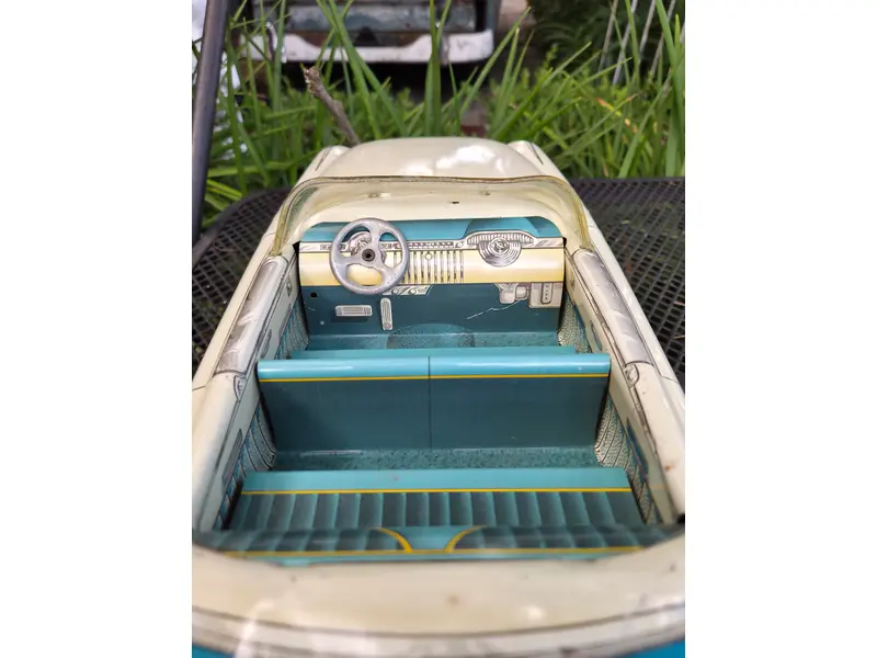 Foto de um(a) Carrinho Americano Marx Sportster, da categoria de Carros e caminhões de brinquedo. Autêntico carrinho americano da renomada fabricante Marx, produzido entre as décadas de 1940 e 1950. Peça original de época,... Mostrado de uma perspectiva diferente. Vendido no marketplace Trésors.