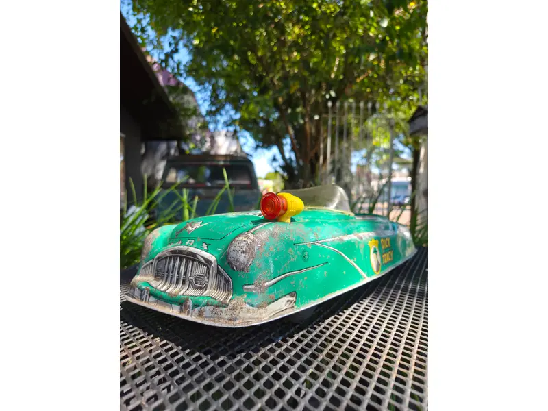 Foto de um(a) Carrinho Americano Marx Squad Car, da categoria de Carros e caminhões de brinquedo. Autêntico carrinho americano da renomada fabricante Marx, produzido entre as décadas de 1940 e 1950. Peça original de época,... Mostrado de uma perspectiva diferente. Vendido no marketplace Trésors.