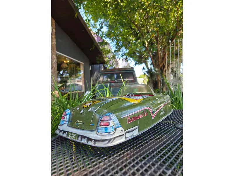 Foto de um(a) Carrinho Americano Marx Com Command Car, da categoria de Carros e caminhões de brinquedo. Autêntico carrinho americano da renomada fabricante Marx, produzido entre as décadas de 1940 e 1950. Peça original de época,... Mostrado de uma perspectiva diferente. Vendido no marketplace Trésors.