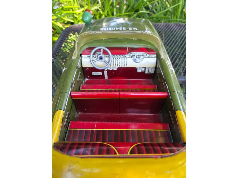 Foto de um(a) Carrinho Americano Marx Com Command Car, da categoria de Carros e caminhões de brinquedo. Autêntico carrinho americano da renomada fabricante Marx, produzido entre as décadas de 1940 e 1950. Peça original de época,... Mostrado de uma perspectiva diferente. Vendido no marketplace Trésors.