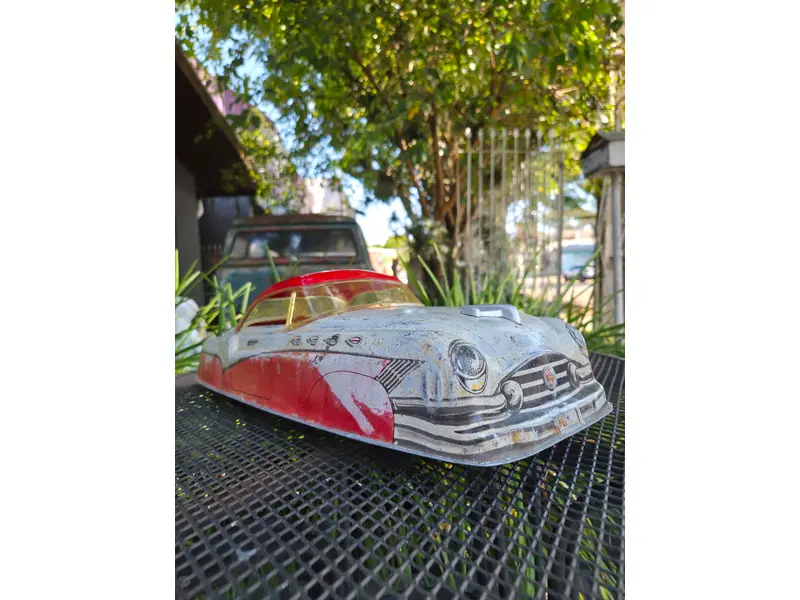 Foto de um(a) Carrinho Americano Marx, da categoria de Carros e caminhões de brinquedo. Autêntico carrinho americano da renomada fabricante Marx, produzido entre as décadas de 1940 e 1950. Peça original de época,... Mostrado de uma perspectiva diferente. Vendido no marketplace Trésors.