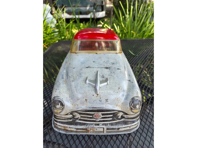 Foto de um(a) Carrinho Americano Marx, da categoria de Carros e caminhões de brinquedo. Autêntico carrinho americano da renomada fabricante Marx, produzido entre as décadas de 1940 e 1950. Peça original de época,... Mostrado de uma perspectiva diferente. Vendido no marketplace Trésors.