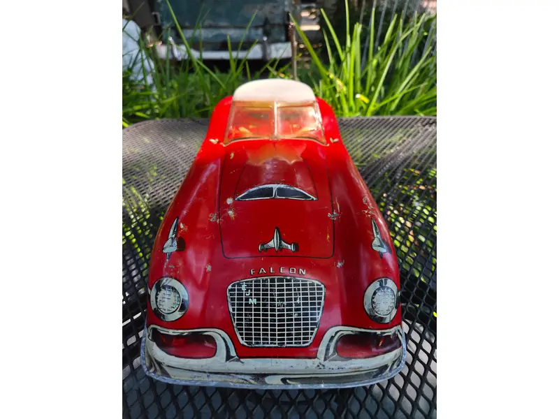 Foto de um(a) Carrinho Americano Marx Falcon, da categoria de Carros e caminhões de brinquedo. Autêntico carrinho americano da renomada fabricante Marx, produzido entre as décadas de 1940 e 1950. Peça original de época,... Mostrado de uma perspectiva diferente. Vendido no marketplace Trésors.