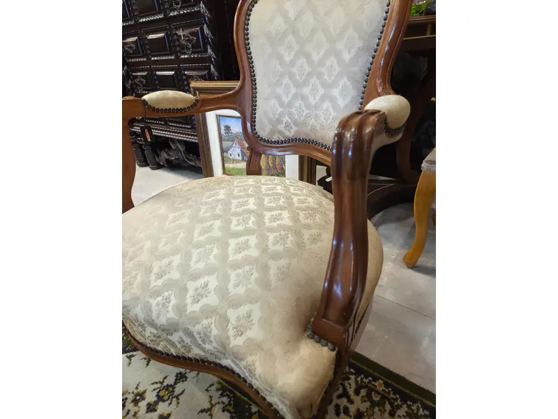 Foto de um(a) Magníficas Poltronas “Decorações Imperial” – Dante Millarch | Estilo Clássico, da categoria de Poltronas. Magnífica poltrona “Decorações Imperial”, criação atribuída a Dante Millarch, exemplar de mobiliário clássico de alto... Mostrado de uma perspectiva diferente. Vendido no marketplace Trésors.