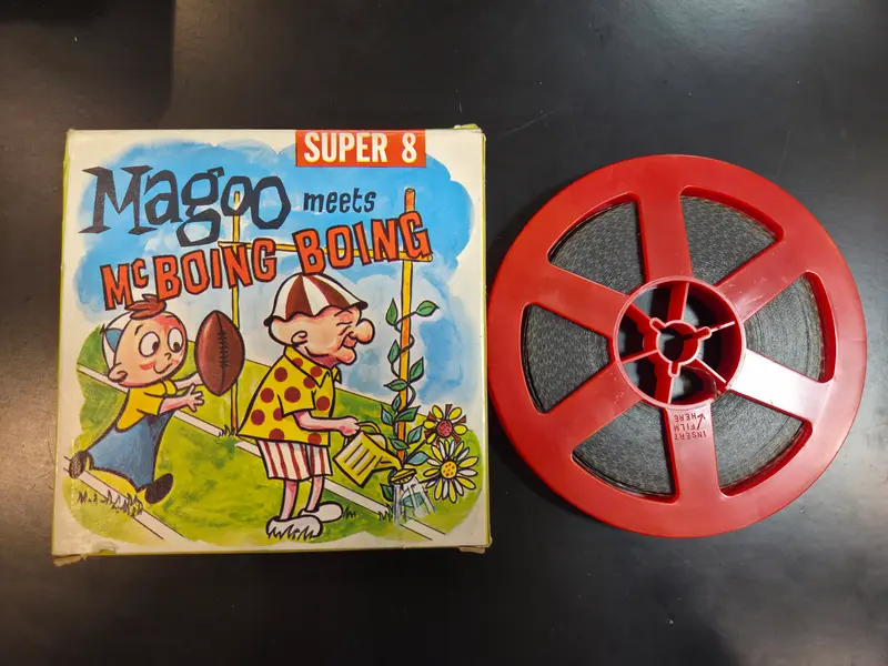 Foto de um(a) Filme Super 8 Maĝoo, da categoria de Projetores. Filmes Super 8 americanos, originais de época, destinados a projeção e coleção. Peças que representam um importante capítulo... Mostrado de uma perspectiva diferente. Vendido no marketplace Trésors.