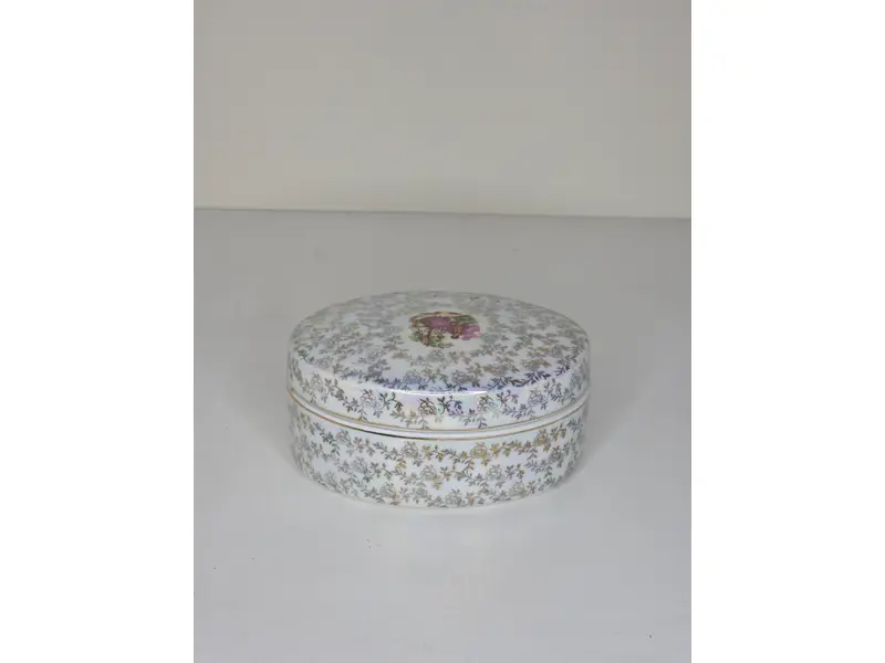 Foto de um(a) Jogo de Banheiro em Porcelana Esmaltada – Cenas Galantes de Época, da categoria de Acessórios para banheiro. Adicione um toque de nobreza ao seu lavabo com este requintado kit em porcelana esmaltada. Decorado com delicadas cenas... Mostrado de uma perspectiva diferente. Vendido no marketplace Trésors.