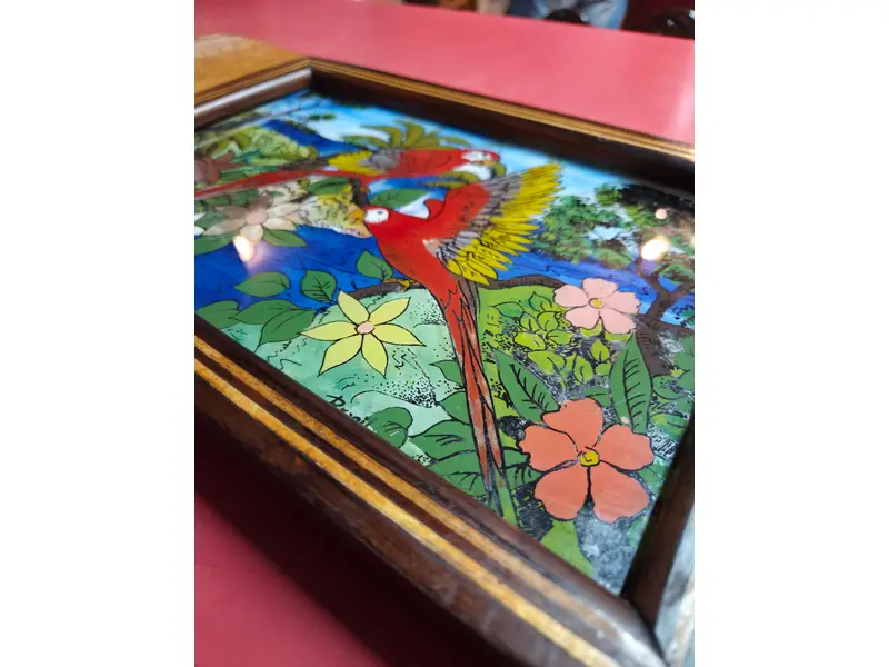 Foto de um(a) Rara Bandeja em Marchetaria com Pintura e Asas de Borboleta, da categoria de Bandejas. Bela bandeja antiga, um verdadeiro exemplar de artesanato artístico. A peça apresenta uma moldura robusta em madeira nobre... Mostrado de uma perspectiva diferente. Vendido no marketplace Trésors.