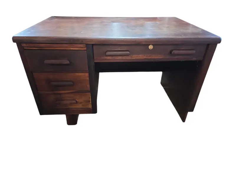 Foto de um(a) Escrivaninha Ritzmann Anos 60 - Impecável (Com Selo de Autenticidade), da categoria de Escrivaninhas e Mesas de escritório. Raridade para colecionadores e amantes do design vintage! Apresento esta escrivaninha original Ritzmann, ícone do mobiliário... Mostrado de uma perspectiva diferente. Vendido no marketplace Trésors.