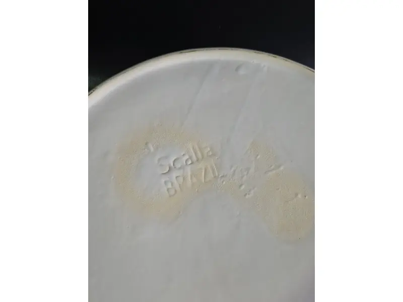 Foto de um(a) Sopeira em Cerâmica Branca Scalla Brazil com Relevo de Frutas, da categoria de Terrinas de sopa. Sopeira com tampa da consagrada marca nacional Cerâmica Scalla. Produzida em cerâmica branca de alta qualidade. Corpo... Mostrado de uma perspectiva diferente. Vendido no marketplace Trésors.