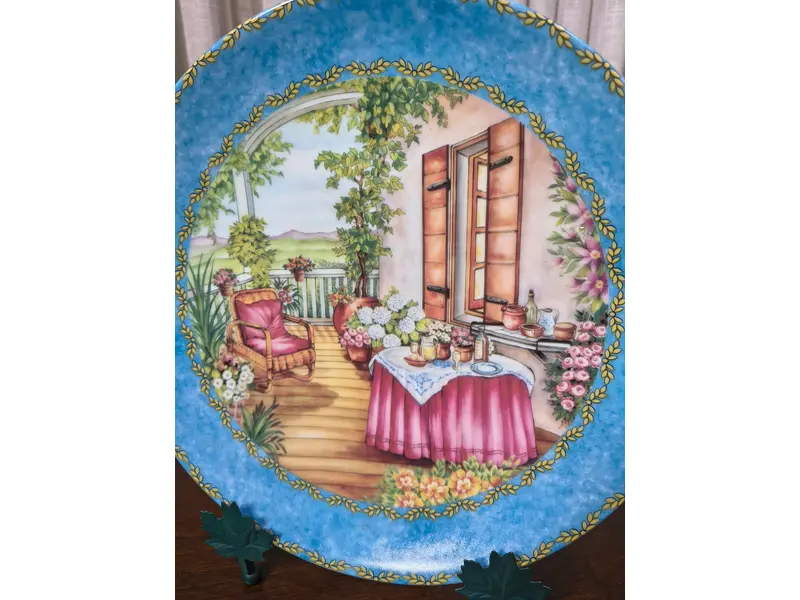 Foto de um(a) Prato Decorativo Porcelana Alemã Gloria Bavaria - Coleção Provence "The Aperitif", da categoria de Pratos Decorativos. Exclusivo prato decorativo em legítima porcelana de alta qualidade (Fine Porcelain), produzido pela tradicional manufatura... Mostrado de uma perspectiva diferente. Vendido no marketplace Trésors.