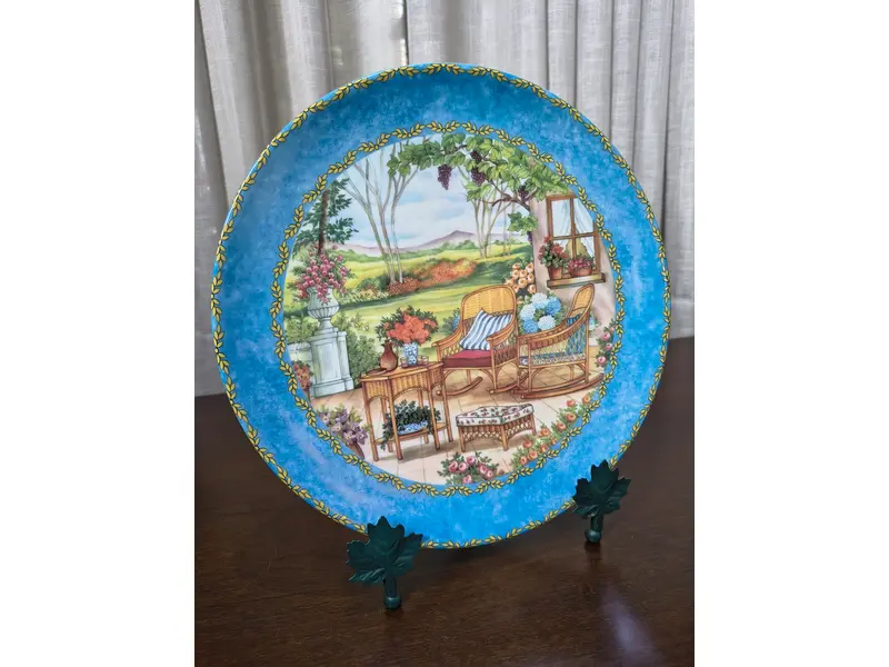 Foto de um(a) Prato Decorativo Porcelana Alemã Gloria Bavaria - Coleção Provence "Ice Tea", da categoria de Pratos Decorativos. Exclusivo prato decorativo em legítima porcelana de alta qualidade (Fine Porcelain), produzido pela tradicional manufatura... Mostrado de uma perspectiva diferente. Vendido no marketplace Trésors.