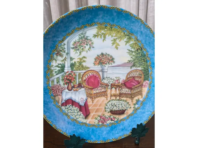 Foto de um(a) Prato Decorativo Porcelana Alemã Gloria Bavaria - Coleção Provence "The Fruit Cup", da categoria de Pratos Decorativos. Exclusivo prato decorativo em legítima porcelana de alta qualidade (Fine Porcelain), produzido pela tradicional manufatura... Mostrado de uma perspectiva diferente. Vendido no marketplace Trésors.