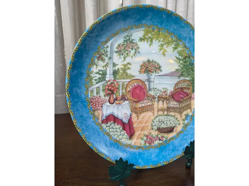Foto de um(a) Prato Decorativo Porcelana Alemã Gloria Bavaria - Coleção Provence "The Fruit Cup", da categoria de Pratos Decorativos. Exclusivo prato decorativo em legítima porcelana de alta qualidade (Fine Porcelain), produzido pela tradicional manufatura... Mostrado de uma perspectiva diferente. Vendido no marketplace Trésors.