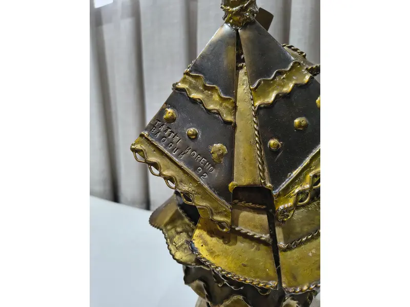 Foto de um(a) Imponente Escultura de Orixá – Tatti Moreno (1992), da categoria de Escultura. À venda uma magnífica e imponente escultura do renomado artista plástico baiano Tatti Moreno (1944-2022). Confeccionada em... Mostrado de uma perspectiva diferente. Vendido no marketplace Trésors.
