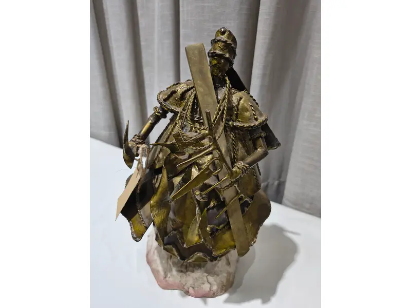 Foto de um(a) Imponente Escultura de Orixá – Tatti Moreno (1992), da categoria de Escultura. À venda uma magnífica e imponente escultura do renomado artista plástico baiano Tatti Moreno (1944-2022). Confeccionada em... Mostrado de uma perspectiva diferente. Vendido no marketplace Trésors.