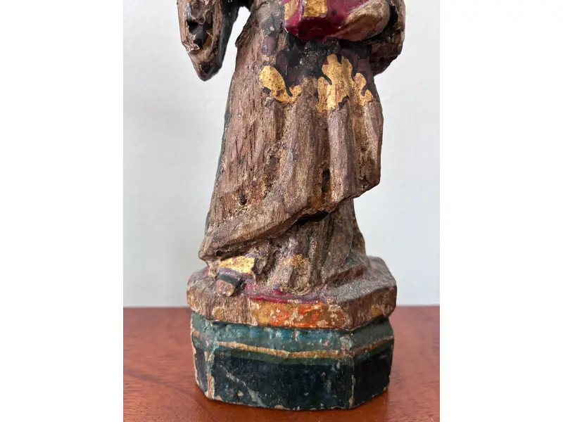 Foto de um(a) Santo Antonio, da categoria de Objetos religiosos e espirituais. Santo Antonio, século XVIII, 19 cm,. Mostrado de uma perspectiva diferente. Vendido no marketplace Trésors.