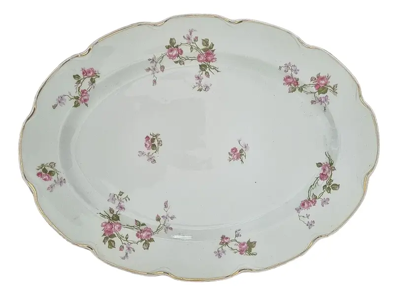 Foto de um(a) Antiga travessa porcelana Limoges Haviland, da categoria de Travessas e tigelas. Grande travessa oval em porcelana de Limoges Haviland. A história da porcelana de Limoges está intrinsecamente ligada à... Mostrado de uma perspectiva diferente. Vendido no marketplace Trésors.