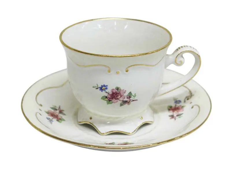 Foto de um(a) Xícara de chá em louça PORTO FERREIRA, da categoria de Xícaras. Linda e imponente xícara de chá para coleção em louça, com decoração floral em policromia e filetes dourados. Da manufatura... Vendido no marketplace Trésors.