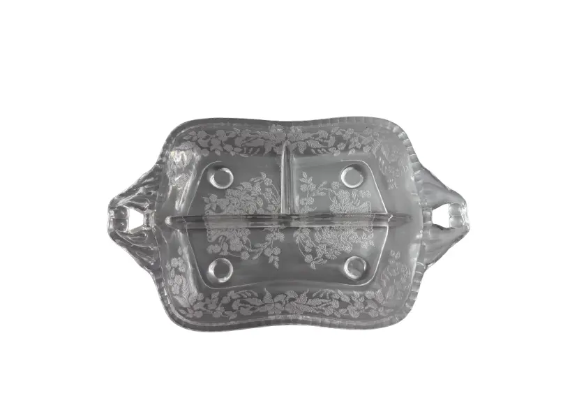 Foto de um(a) Petisqueira em cristal, da categoria de Travessas e tigelas. Petisqueira da dec 50. Toda em cristal. Com trabalhados floral. Excelente estado Medidas: 5,5cm de altura X 32cm... Vendido no marketplace Trésors.