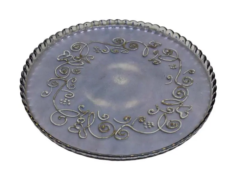 Foto de um(a) Conjunto de chá Turco, da categoria de Acessórios de cozinha. Conjunto para chá em vidro na tonalidade lilás, acompanha bandeja redonda com decoração em arabescos dourados e 5 copos com... Mostrado de uma perspectiva diferente. Vendido no marketplace Trésors.