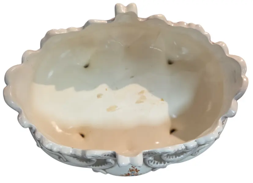 Foto de um(a) Antiga Floreira de Mesa Cerâmica Weiss – Coleção 87 – Pintada à Mão, da categoria de Cachepot. Clássico da Cerâmica Brasileira para sua Decoração. Esta belíssima floreira da Cerâmica Weiss é uma peça que une a tradição... Mostrado de uma perspectiva diferente. Vendido no marketplace Trésors.