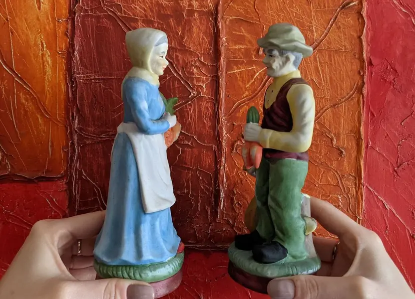 Foto de um(a) Biscuit Italiano Santini 90'S, da categoria de Modelos e estatuetas. Casal de camponeses em biscuit policromado italiano marca: santini, made in italy Medem: A 18,5cm / L 7cm / P 6 cm... Mostrado de uma perspectiva diferente. Vendido no marketplace Trésors.