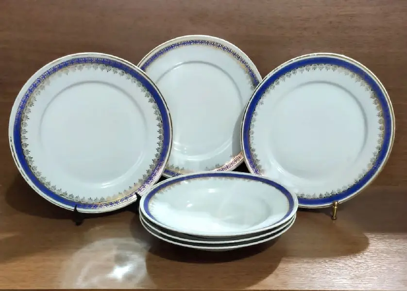 Foto de um(a) Conjunto Mauá anos 60, da categoria de Jogos de pratos. Combo com 3 pratos rasos e 3 pratos de sopa em porcela mauá, década de 1960. Diâmetro do prato raso: 24 cm Diâmetro do... Mostrado de uma perspectiva diferente. Vendido no marketplace Trésors.