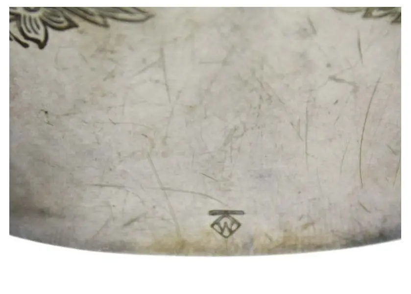 Foto de um(a) Par de porta - guardanapos MERIDIONAL, da categoria de Anel para guardanapo. Antigo par de porta guardanapos na caixa original, da manufatura MERIDIONAL em metal espessurado a prata com decoração... Mostrado de uma perspectiva diferente. Vendido no marketplace Trésors.