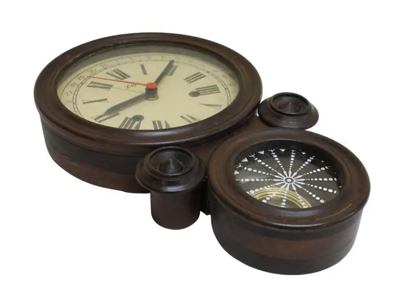 Foto de um(a) Relógio Oito Lige Marrom, da categoria de Relógios de parede. Clássico relógio oito da manufatura LIGE, em caixa de madeira nobre bem preservada, maquinário a pilha e mostrador em papel... Mostrado de uma perspectiva diferente. Vendido no marketplace Trésors.