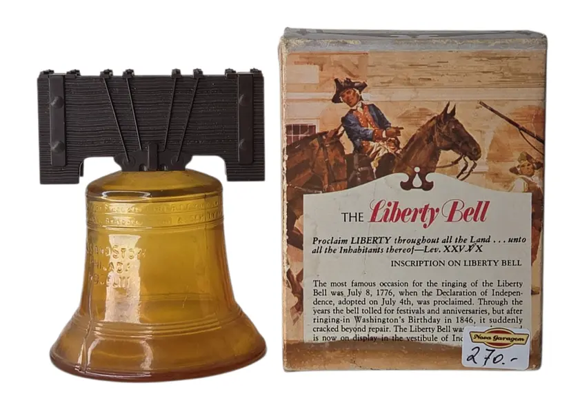 Foto de um(a) Perfume Avon - Liberty Bell Vintage, da categoria de Outros colecionáveis. Perfume Avon Liberty Bell Colecionável. Mostrado de uma perspectiva diferente. Vendido no marketplace Trésors.