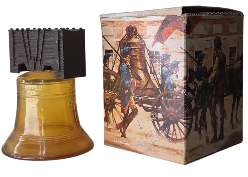 Foto de um(a) Perfume Avon - Liberty Bell Vintage, da categoria de Outros colecionáveis. Perfume Avon Liberty Bell Colecionável. Vendido no marketplace Trésors.
