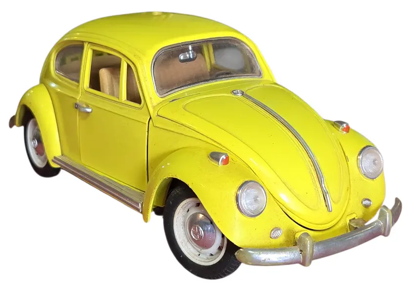 Foto de um(a) Miniatura Volkswagen Beetle (Fusca) 1967 - Amarelo Girassol - Escala 1:18, da categoria de Carros e caminhões de brinquedo. Destaque sua coleção com este clássico absoluto: o Volkswagen Beetle 1967. Conhecido por ser o ano de ouro do Fusca, este... Mostrado de uma perspectiva diferente. Vendido no marketplace Trésors.
